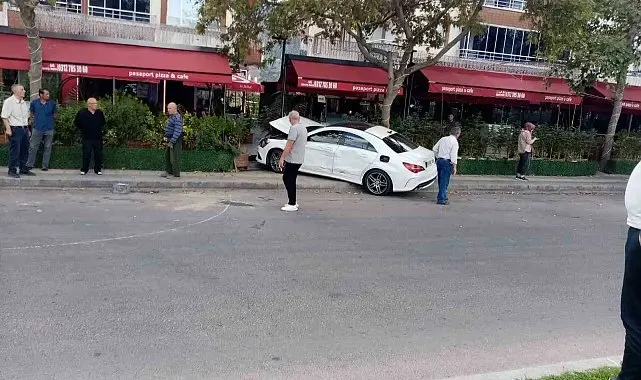 Nallıhan'da tır 2 otomobile çarptı: Yaralılar var