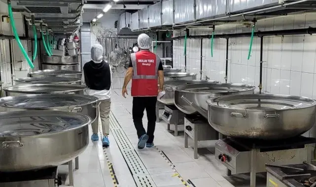 Öğrencilere yemek yapılan alanlara inceleme