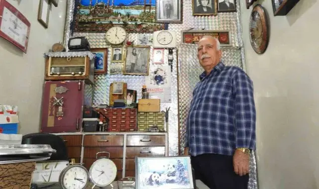 Beş metrekarelik dükkanında 60 yıldır zamana ayar veriyor
