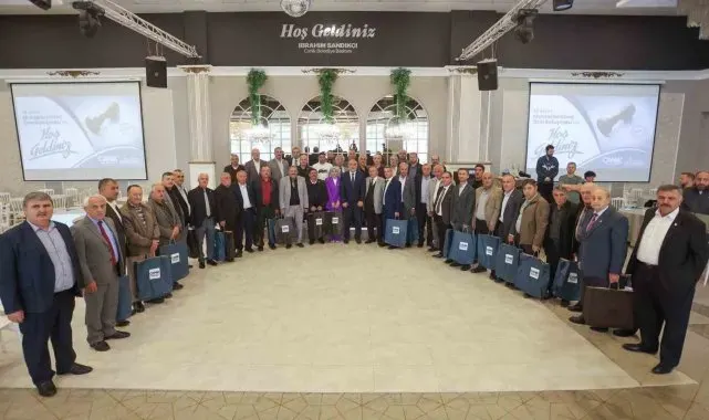 Başkan Sandıkçı'dan muhtarlara bilgisayar