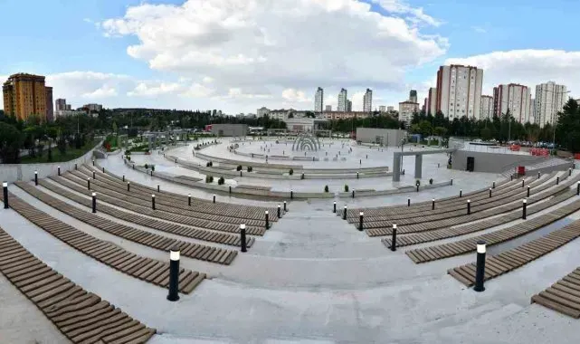 Koru mahallesi kapalı otopark ve kent meydanına kavuştu