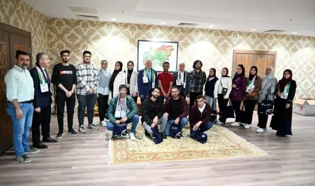 Filistinli tıp öğrencileri Rektör Savaş'ı ziyaret etti