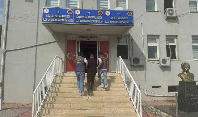 Diyarbakır'da kesinleşmiş hapis cezası bulunan 2 firari yakalandı