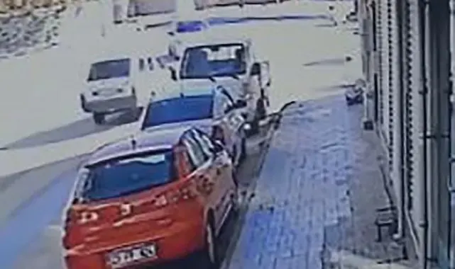 Elazığ'da iki otomobilin çarpışma anı kameraya yansıdı