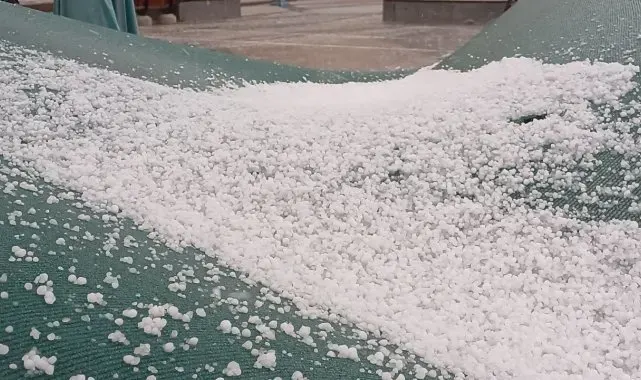 Malazgirt'te yağmur ve dolu etkili oldu