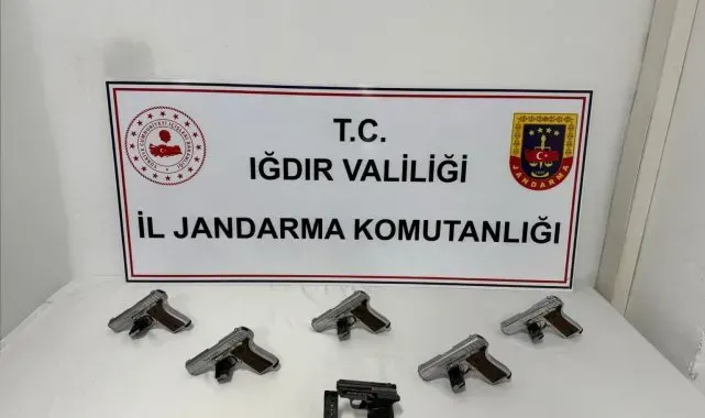 Iğdır'daki kaçakçılık operasyonunda 6 tabanca ele geçirildi