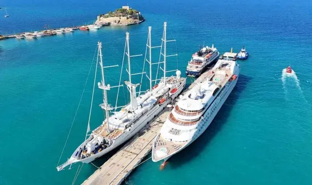 Kuşadası'nda Amerikalı turistlere mehterli karşılama