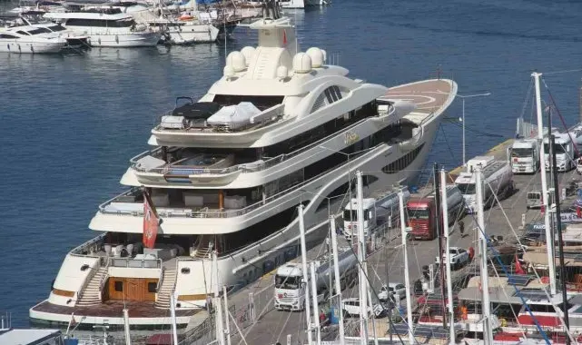 Fethiye'de lüks yat "Alaiya" 300 ton yakıt ikmali yaptı