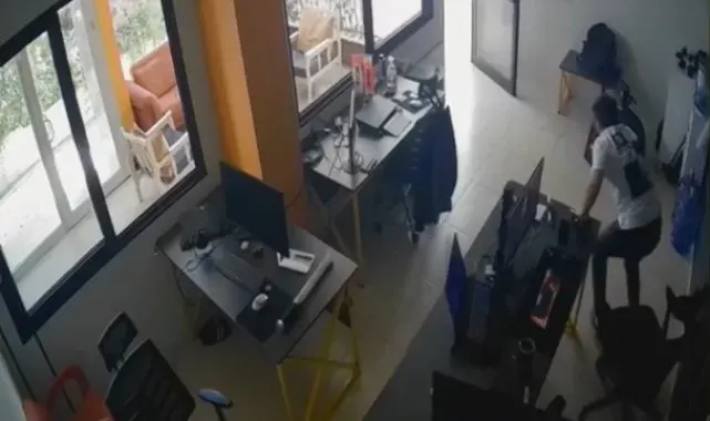 Depreme uyurken yakalandı, panik içerisinde kaçtı