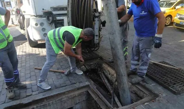 Belediyeden kanal açma ve temizlik çalışmaları