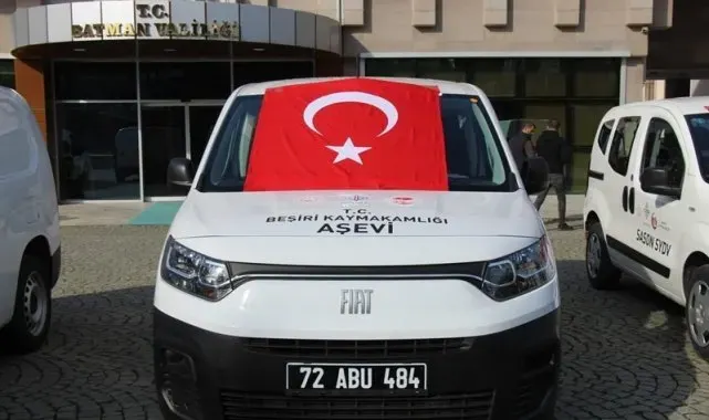 Beşiri'de özel donanımlı araçlarla 175 kişiye evinde sıcak yemek veriliyor
