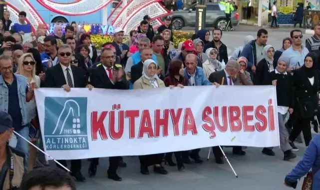 Kütahya'da görme engellilerden "farkındalık" yürüyüşü
