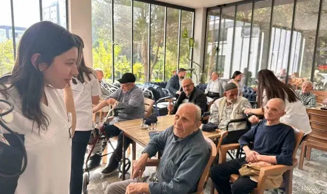 Lise öğrencilerinden huzurevi sakinlerine sağlık taraması