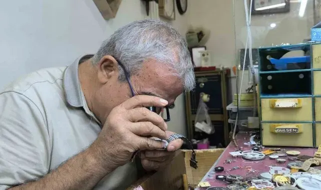 İl Ahisi Yıldırım: "Saatçilik mesleğini 'ne kadar alırım' sorusu bitirdi"