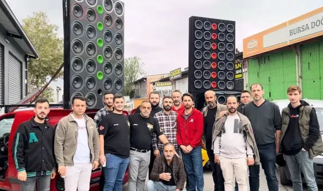 Bursa'da modifiye tutkunlarından renkli buluşma