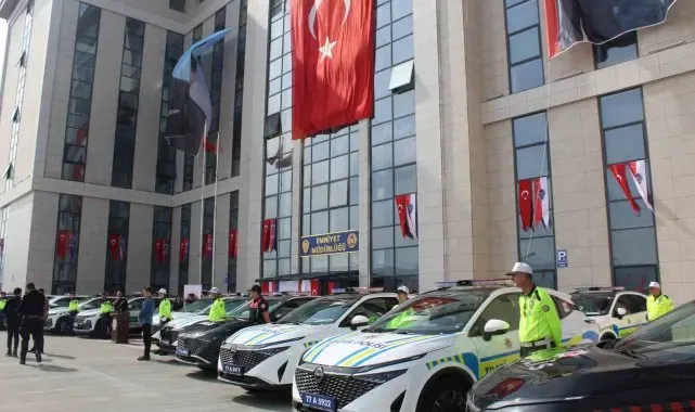 Yalova'da emniyet ve jandarmaya 32 yeni araç teslim edildi