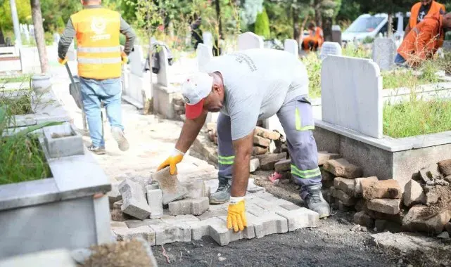 Akse Mezarlığı'nda bakım çalışması sürüyor