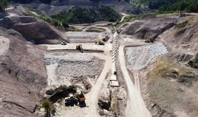 Gediz Kayacık Barajı'nda çalışmalar aralıksız devam ediyor