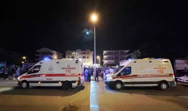 Parkta bıçaklı kavga, yaralanan iki kişi hastaneye kaldırıldı