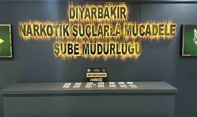 Diyarbakır'da araçta ve iki ikamette yapılan aramada uyuşturucu madde ele geçirildi