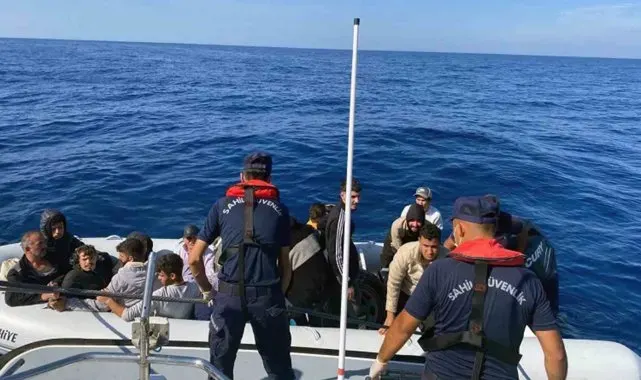 Fethiye açıklarında 16 düzensiz göçmen kurtarıldı
