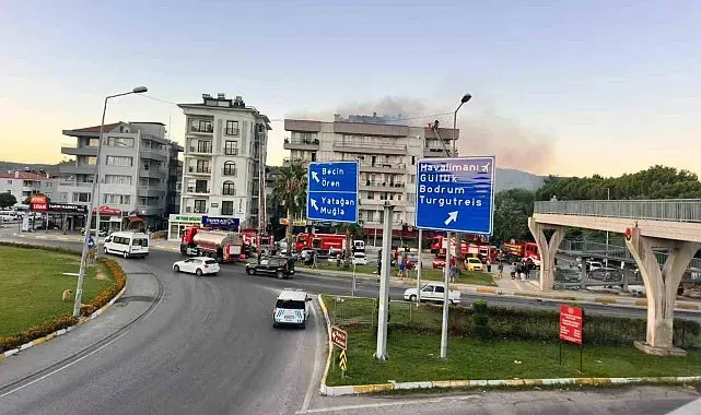 Milas'ta 5 katlı binanın çatısında yangın