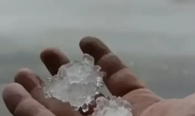 Biga'da ceviz büyüklüğünde dolu yağdı