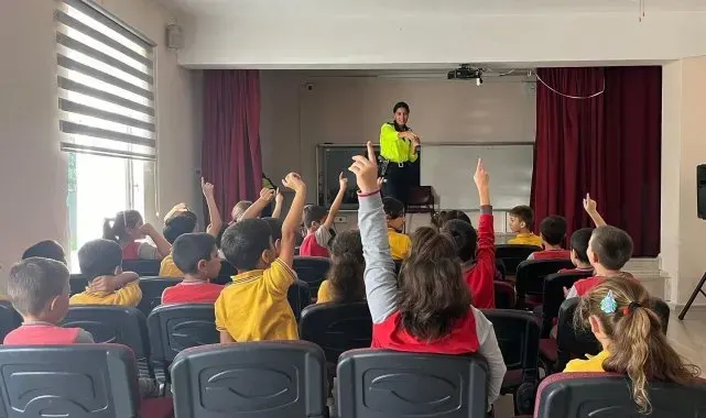 Trafik ekiplerinden öğrencilere eğitim
