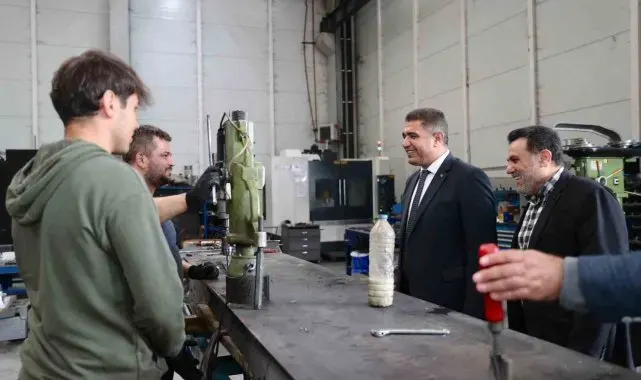 Otomotiv parçaları üreten fabrikayı gezdi