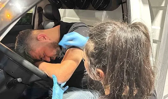 Yasal sınırın 11 katı üzerinde alkollü sürücü akaryakıt alırken direksiyonda sızdı... İlginç anlar kamerada