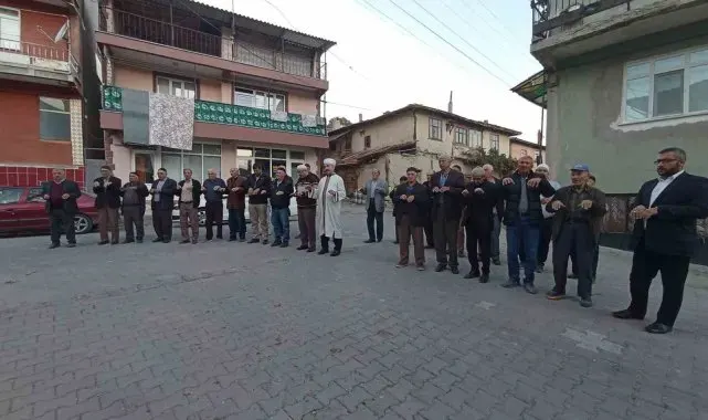 Gediz Altınkent köyünde sabah namazı buluşması ve yağmur duası programı