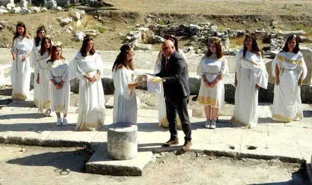 Stratonikeia'da 3 bin 500 yıllık anahtar taşıma töreni