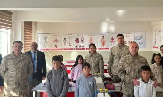 Öğrencilerin mektuplarına jandarmadan anlamlı ziyaret