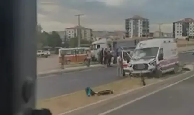 Polatlı'da ambulans ile otomobil çarpıştı: 5 yaralı