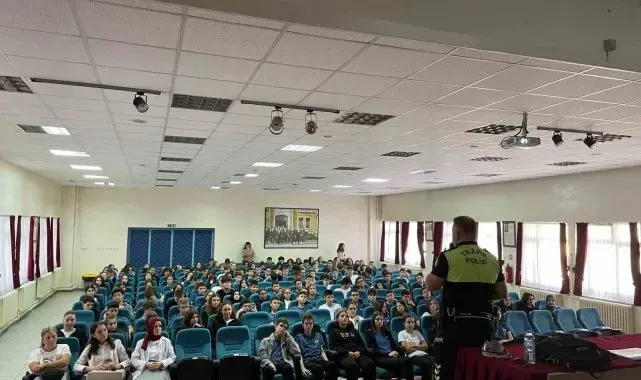 Edirne'de öğrencilere trafik güvenliği eğitimi verildi