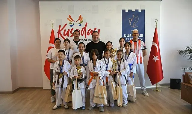 Kuşadalı genç karateciler Bursa'dan madalyalarla döndü