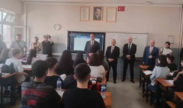 Karabük'te okuma seferberliği için kitap dağıtımı devam ediyor