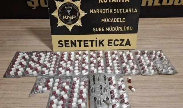 Kütahya'da uyuşturucu ticareti yaptığı iddiasıyla 3 zanlı tutuklandı
