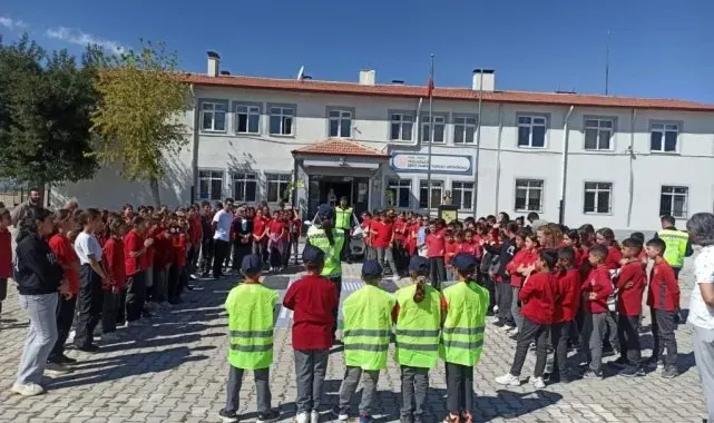 Jandarma'dan öğrencilere trafik güvenliği eğitimi