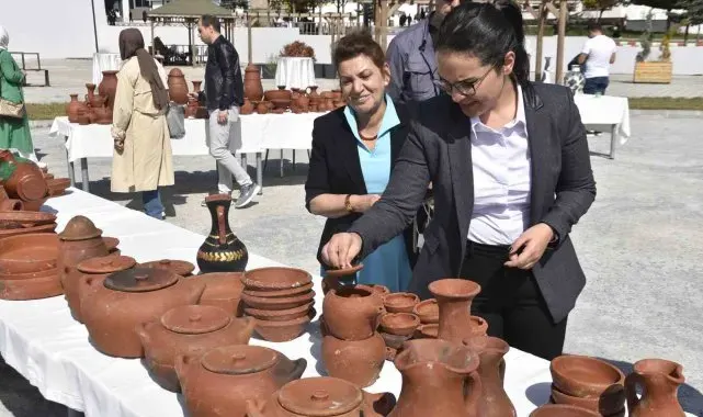 Bitlis'te el emeği göz nuru çanak çömlek sergisi açıldı