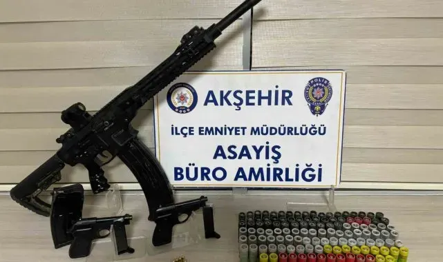 Akşehir'de yakalanan araçtan tabanca ve tüfek çıktı
