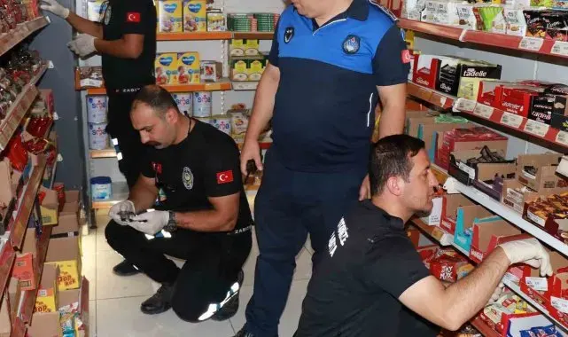Şanlıurfa'da son kullanma tarihi geçmiş binlerce gıda ürünü ele geçirildi