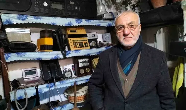 Oluşturduğu müzede 4 bine yakın antika ürün sergiliyor