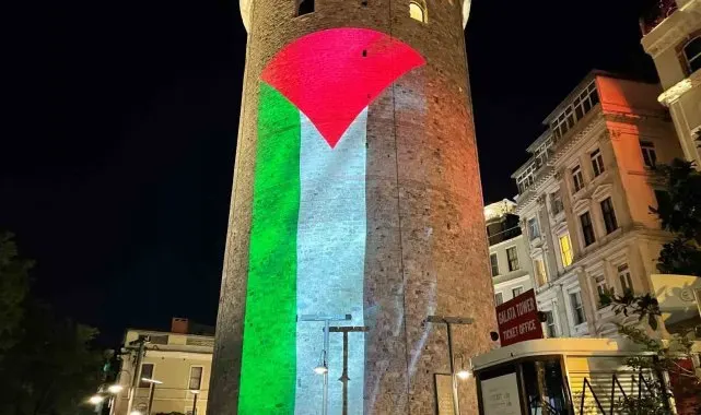 Galata Kulesi'ne Filistin bayrağı yansıtıldı
