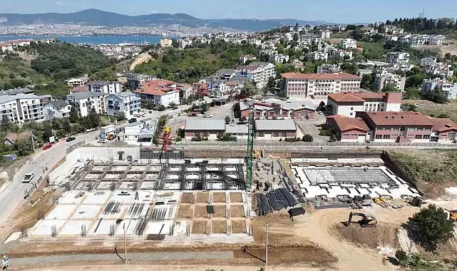 Gölcük'te spor salonu ve kapalı yüzme havuzu inşaatı sürüyor