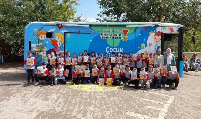 Mobil Kütüphane, yeni eğitim yılında öğrencilerle buluştu