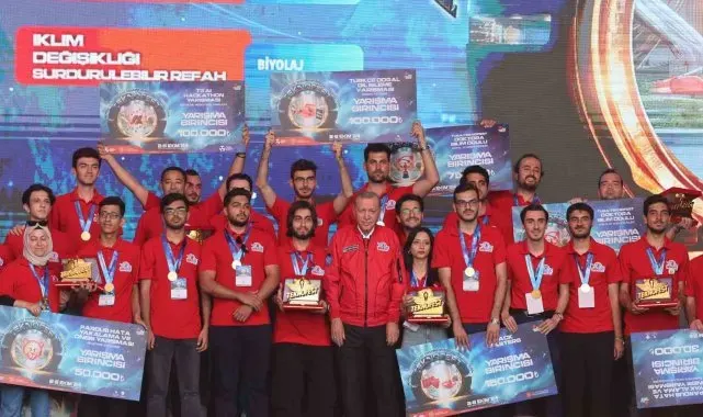 İAÜ ekibi, TEKNOFEST Şampiyonlar Ligi'nde de şampiyon