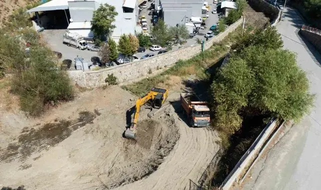 İzmir'de taşkın riskine karşı dereler kışa hazırlandı