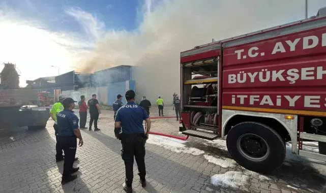 Nazilli'deki hurdacıda yangın çıktı: 2 kişi dumandan etkilendi