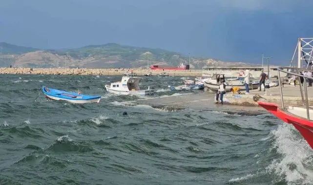 Bandırma'da fırtına etkili oldu